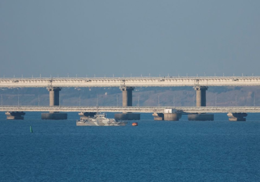 Nổ lớn trên cầu Crimea khiến 2 người thiệt mạng